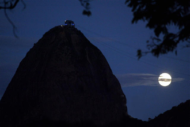 images/Lua cheia e Pão de Açúcar