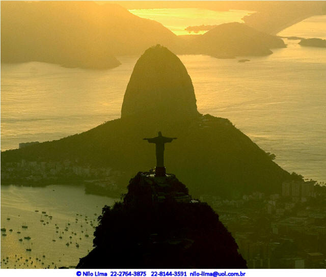 P�o de A��car com o Cristo Redentor projetado